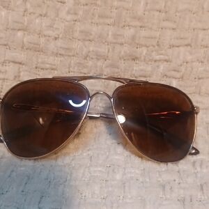 Vintage Oakley Dusty Chain Aviators